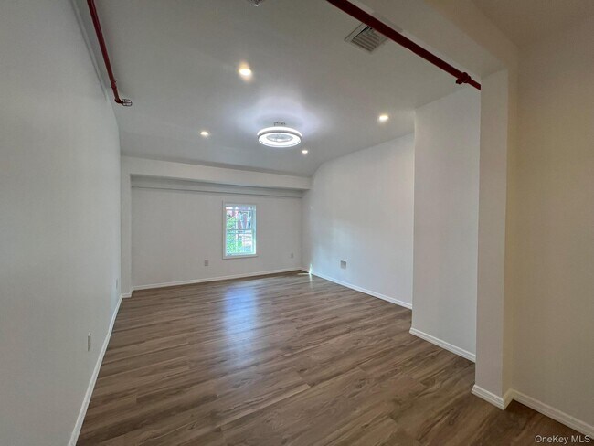 Building Photo - 7 1st St