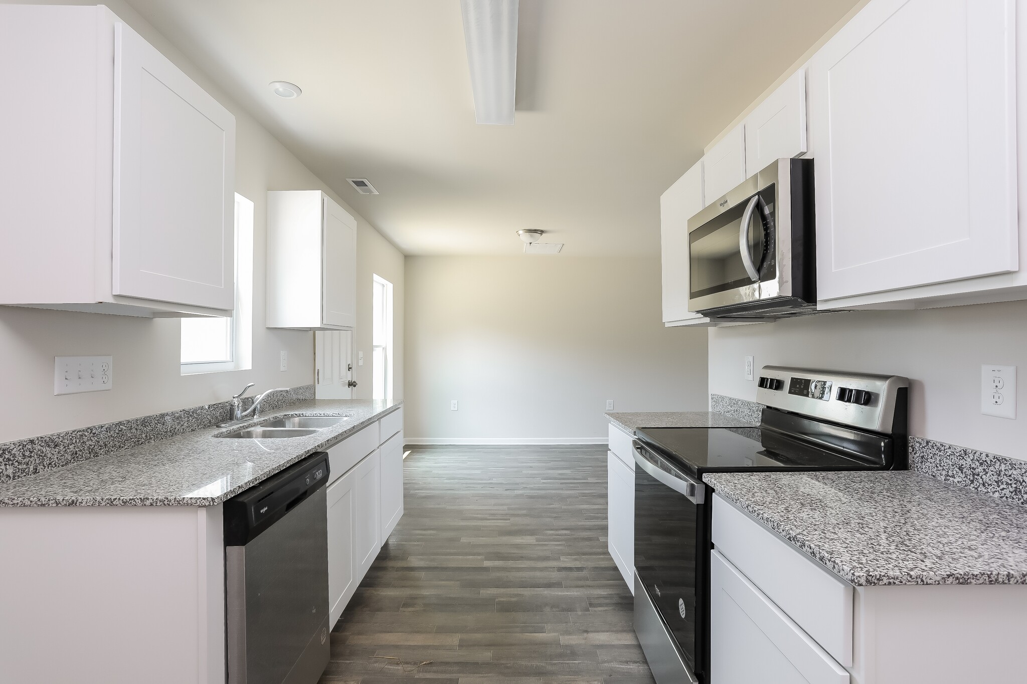 Building Photo - 2211 Samuel Ln