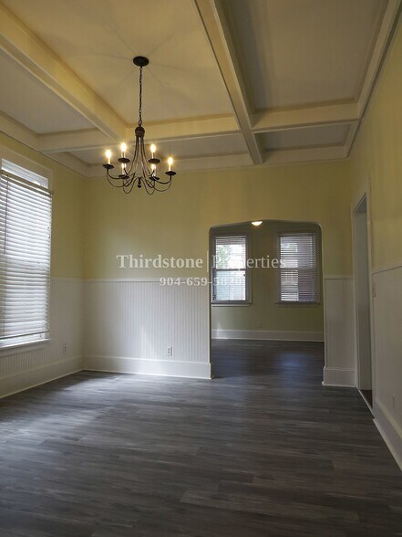 Building Photo - 212 E 6th St