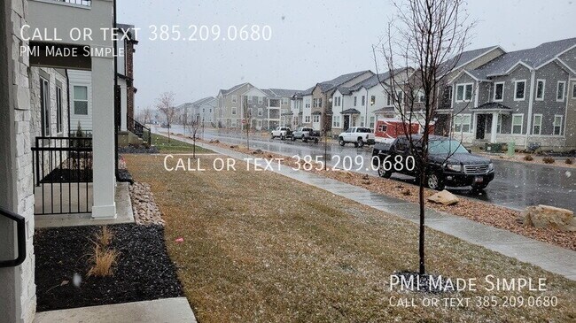 Building Photo - Gorgeous Top Floor Condo! Great Views!
