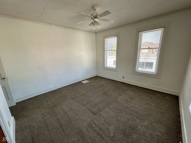 Building Photo - 639 Stevens St