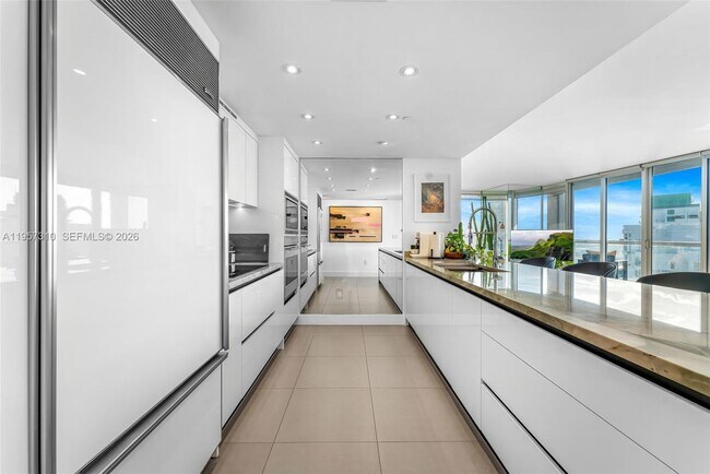 Building Photo - 465 Brickell Ave