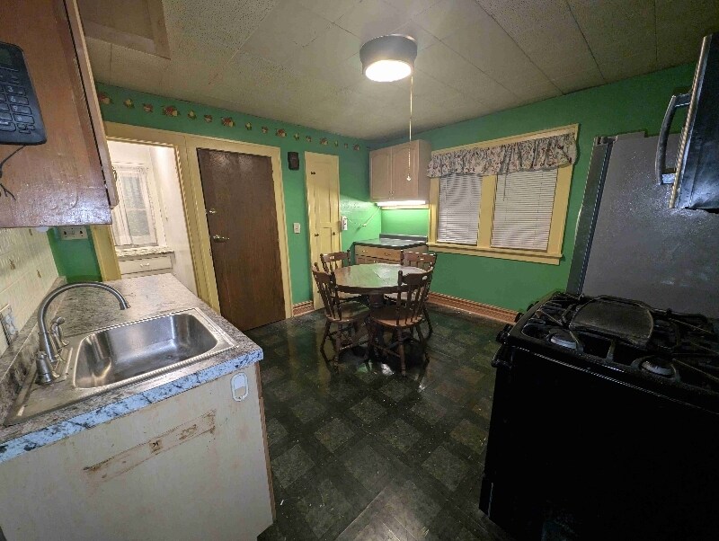 Building Photo - 2024 S 69th St