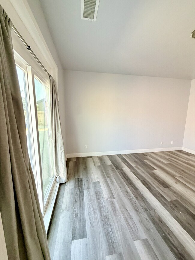 Building Photo - 1736 Berry St