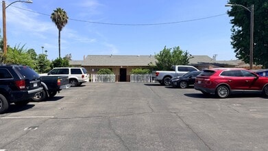 Building Photo - 974 Merritt Dr