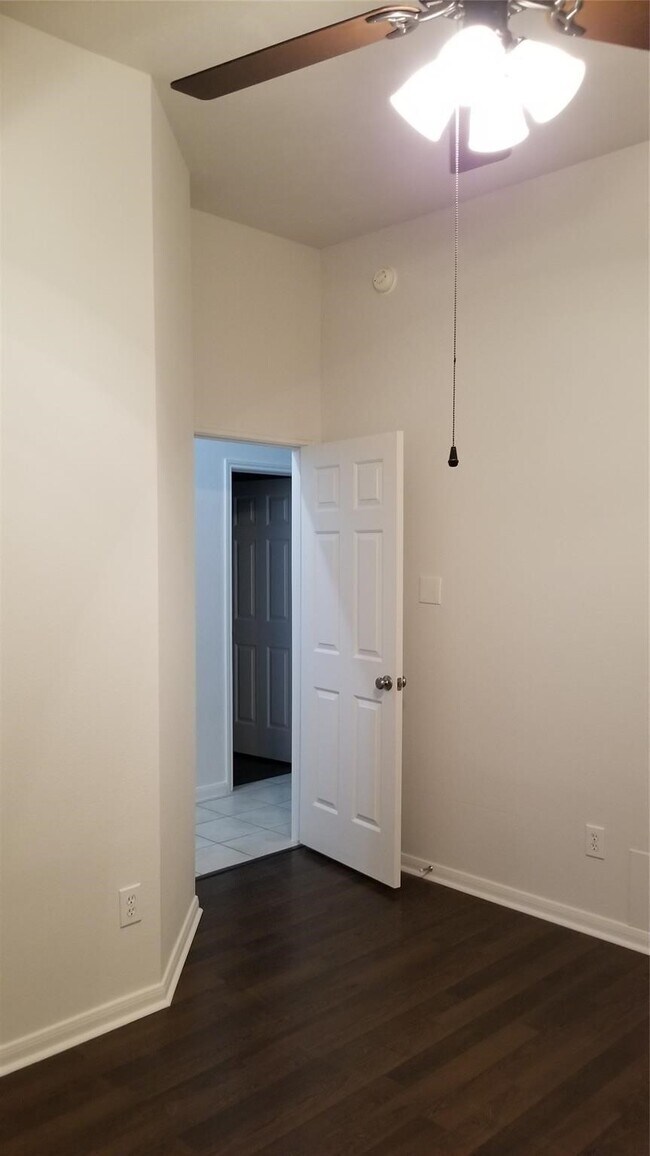 Building Photo - 935 Rock Springs Dr