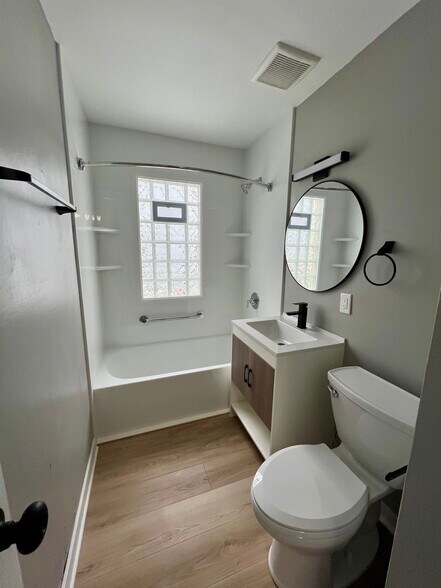 Building Photo - 3808 S 48th St