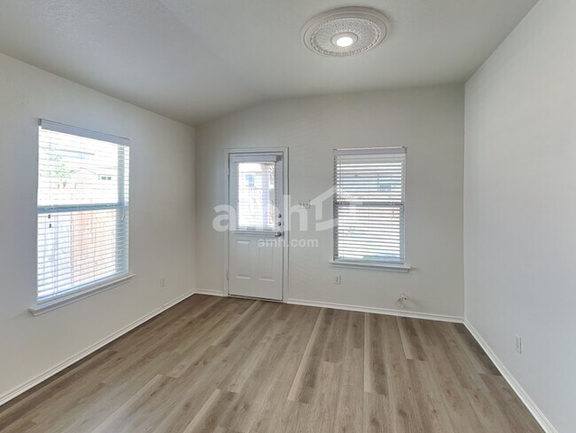 Building Photo - 132 Harness Ln