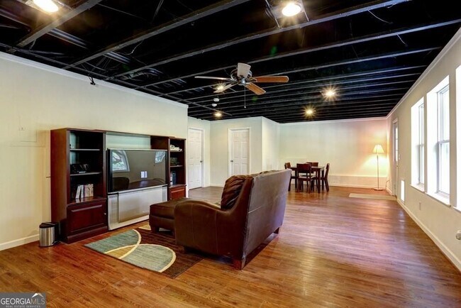 Building Photo - 3925 Kesler Ct