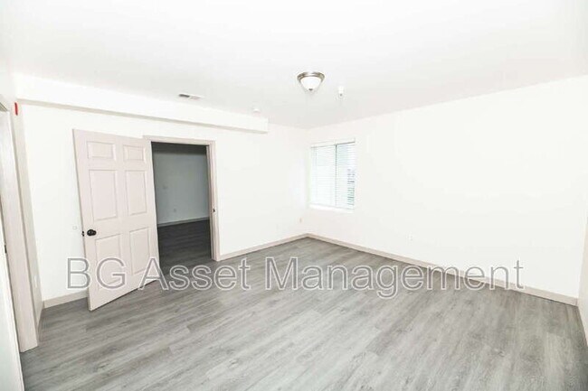 Building Photo - 1459 MacArthur Blvd