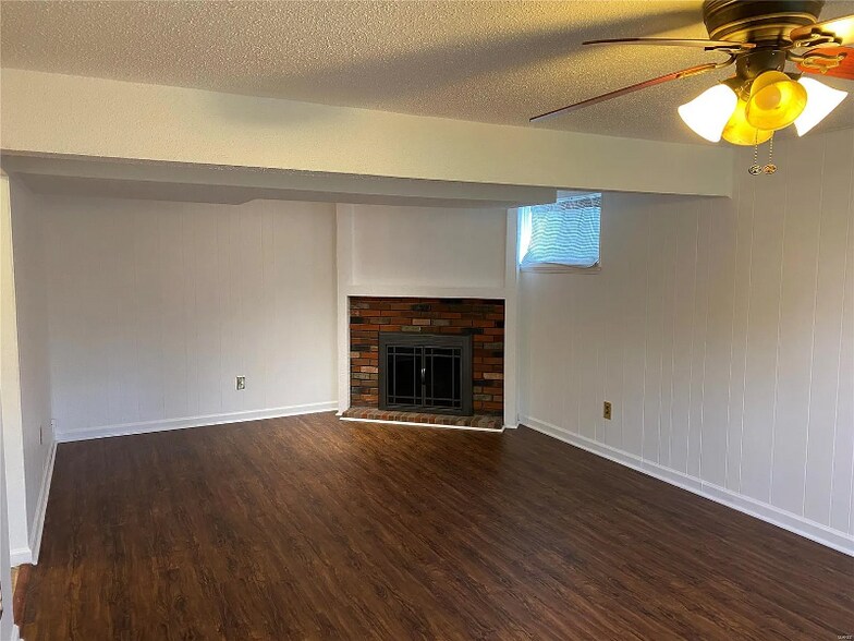 Building Photo - 3510 Carriage Run Dr