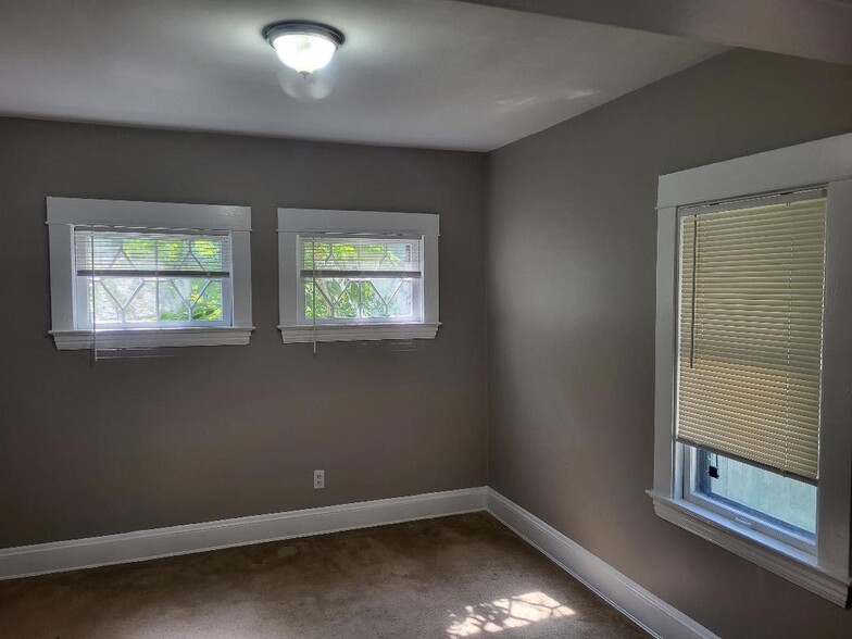 Building Photo - 2094 Dowd Ave