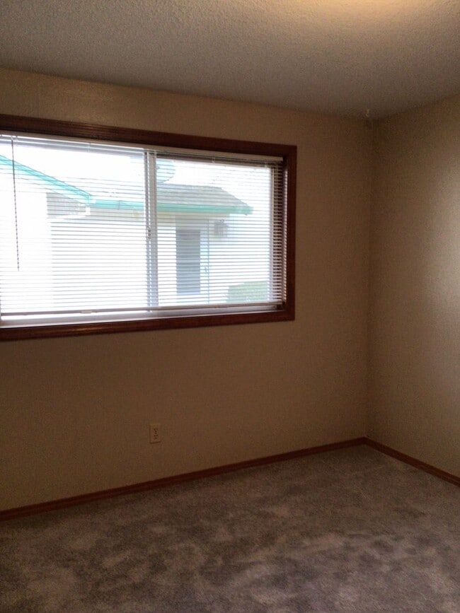 Building Photo - AVAILABLE NOW - Two Bedroom and Two Bath Duplex Unit in Bagley Downs Neighborhood