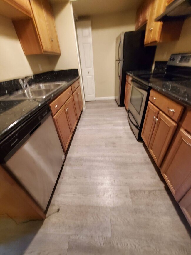 Building Photo - Melrose District 2 Bed Condo - Half Off First and Second Month