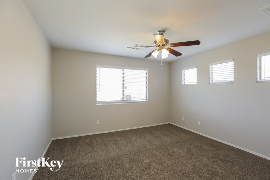 Building Photo - 6220 S 52nd Dr