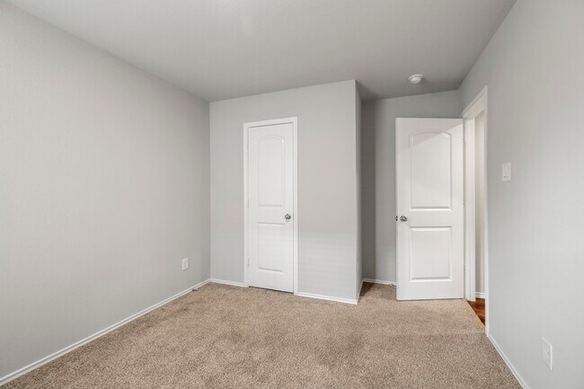Building Photo - 2354 Otter Falls Dr