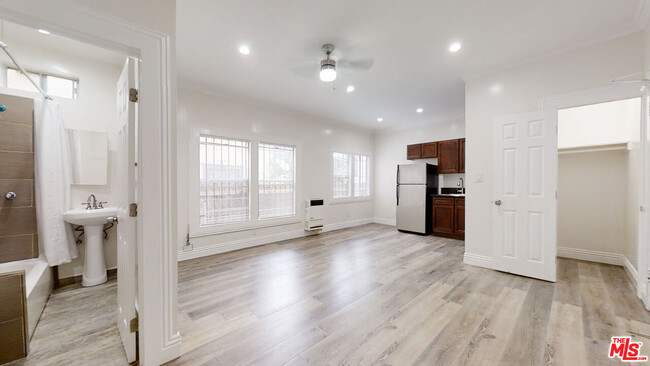 Building Photo - 334 Heliotrope Dr