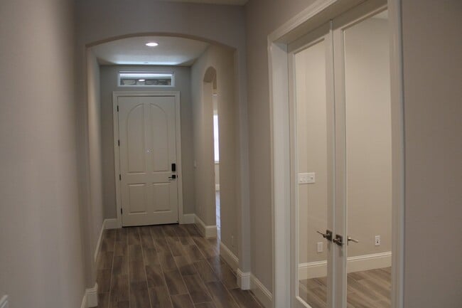 Building Photo - Newer 2 Bed/2 Bath with Office in 55+ Gate...