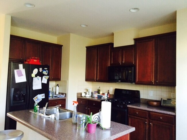 Building Photo - Lease-Takeover with Option for 12-month renewal!