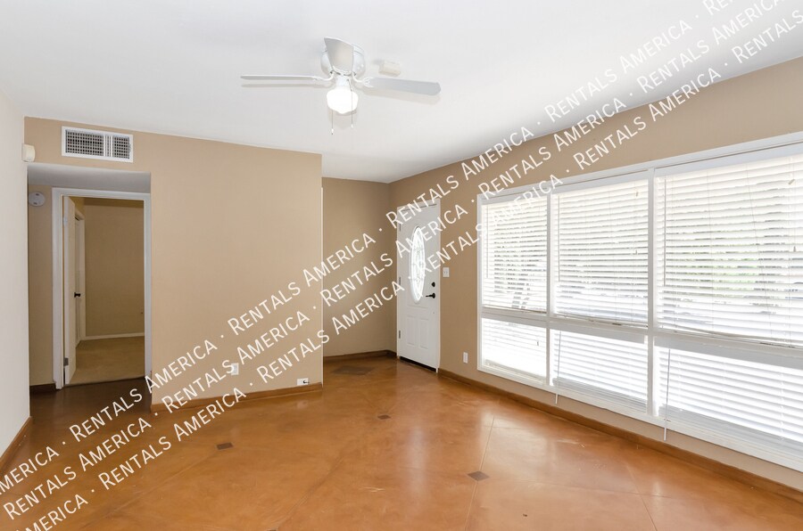 Building Photo - 5625 E 20th St