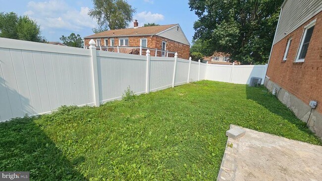 Building Photo - 328 Rees Dr