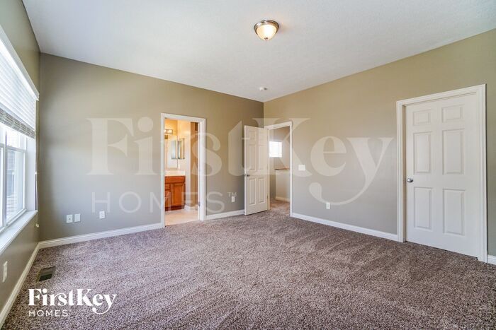 Building Photo - 5643 Holly River Ave
