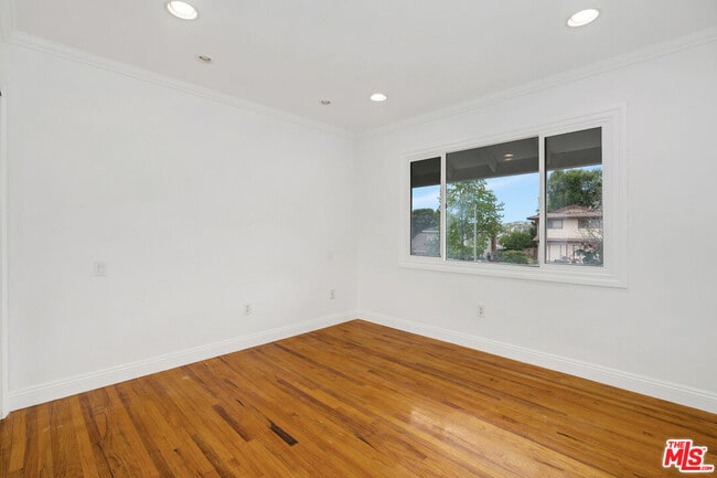 Building Photo - 816 Boxthorn Ave