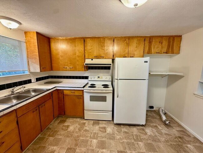 Building Photo - 2 Bedroom Ranch Duplex Near Downtown Loveland! Quiet neighborhood with Fenced Private Yard!