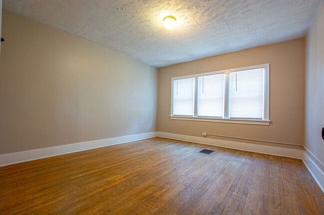 Building Photo - 2202 Wirt St