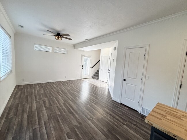 Building Photo - 632 E Long Shadow Dr