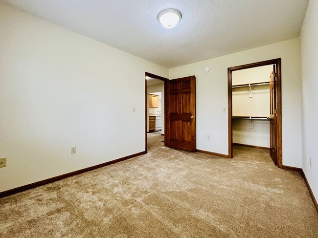 Building Photo - Ruby Circle Court - Building H *