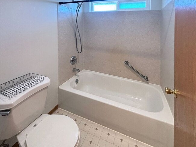 Building Photo - 882 Smith St