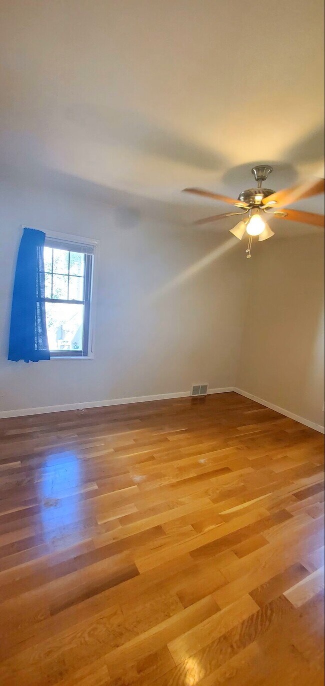 Additional view of the primary bedroom showing layout flexibility. - 2923 Arthur St NE