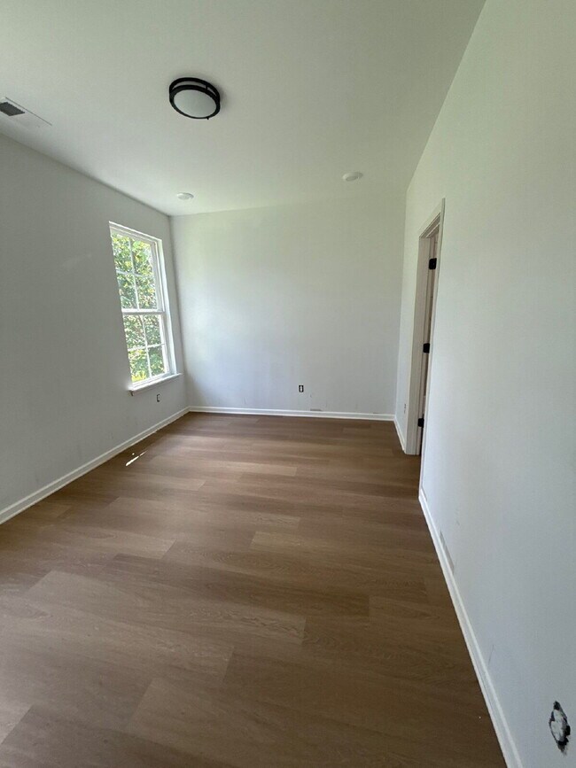 Building Photo - Fully Renovated Spacious 3BR in South Memphis – Section 8 Welcome