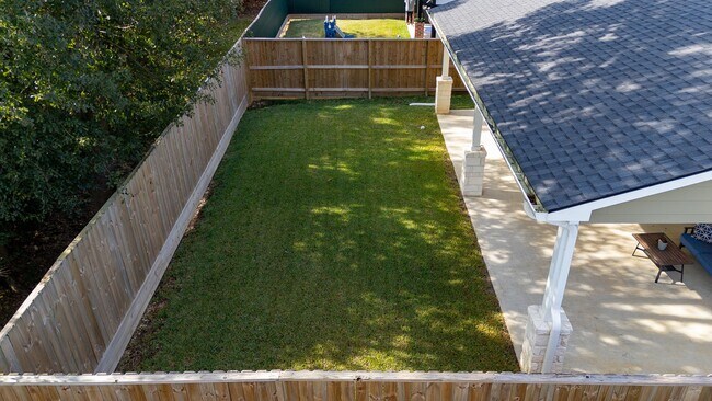 Building Photo - 517 Moore St