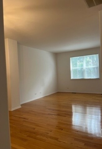 Building Photo - 1122 N Claremont Dr