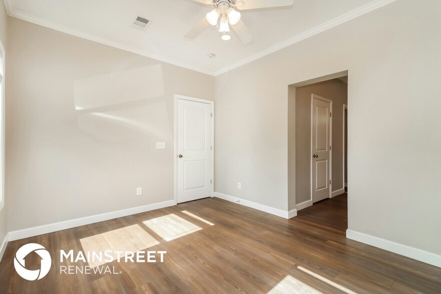 Building Photo - 1701 16th Ave S