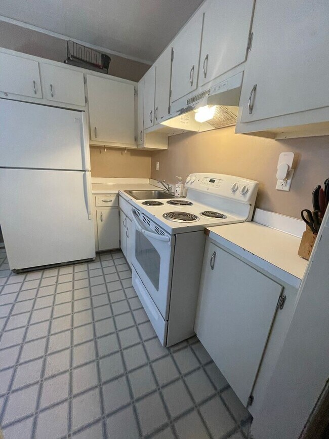 Building Photo - 725 Church St