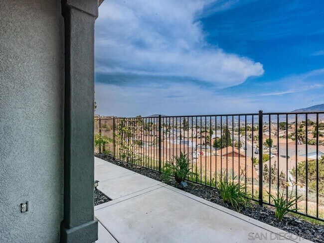 Building Photo - 425 S Meadowbrook Dr