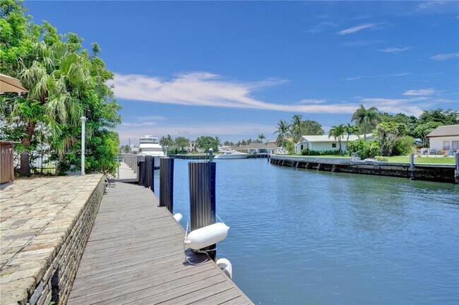 Building Photo - 3100 NE 56th Ct