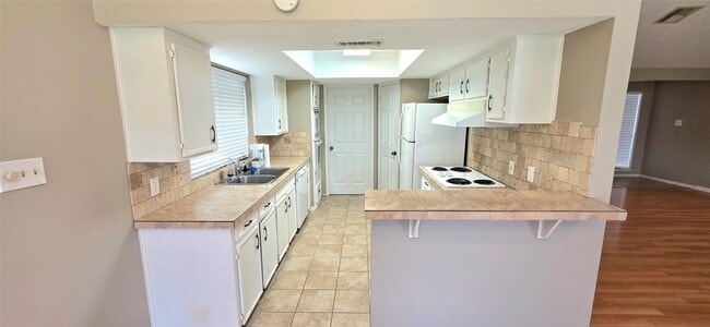 Building Photo - 3038 Shawnee Dr