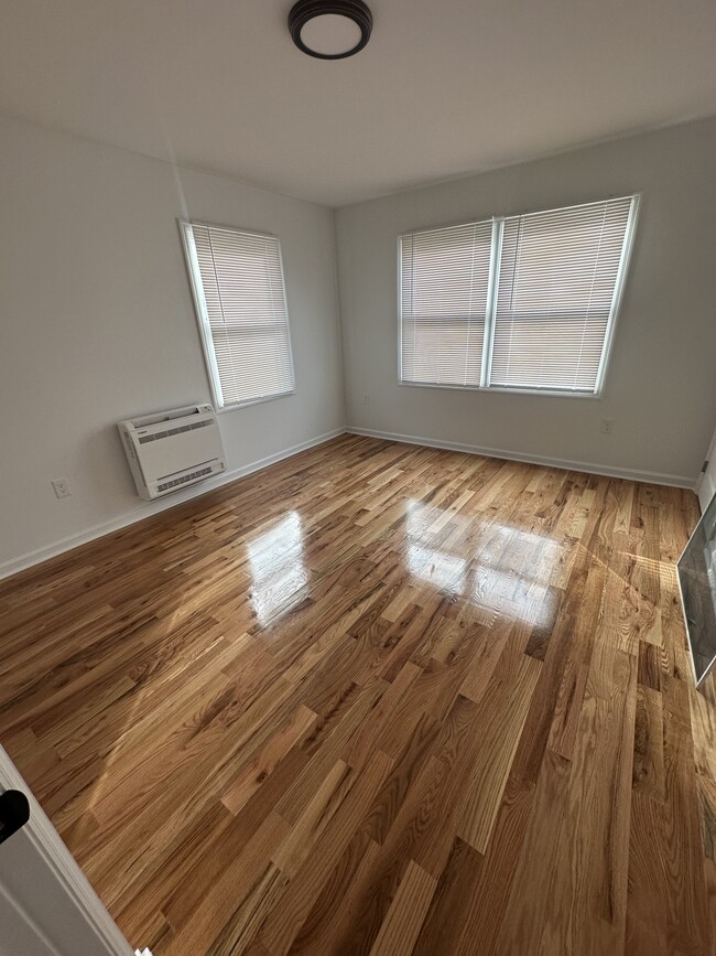 Building Photo - 15 Church St