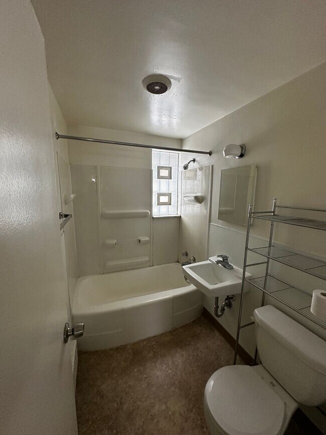 Building Photo - 298 Lumar Dr