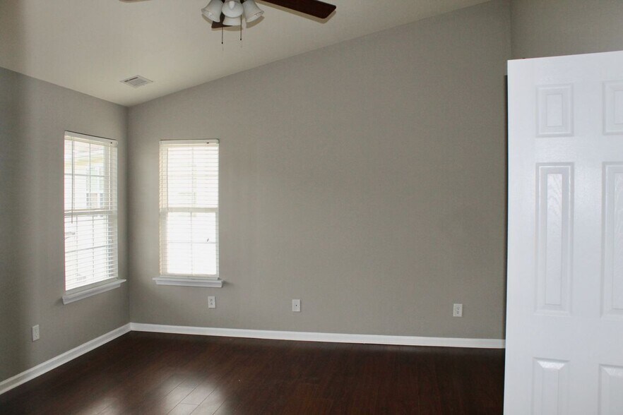 Building Photo - 108 Azteca Dr