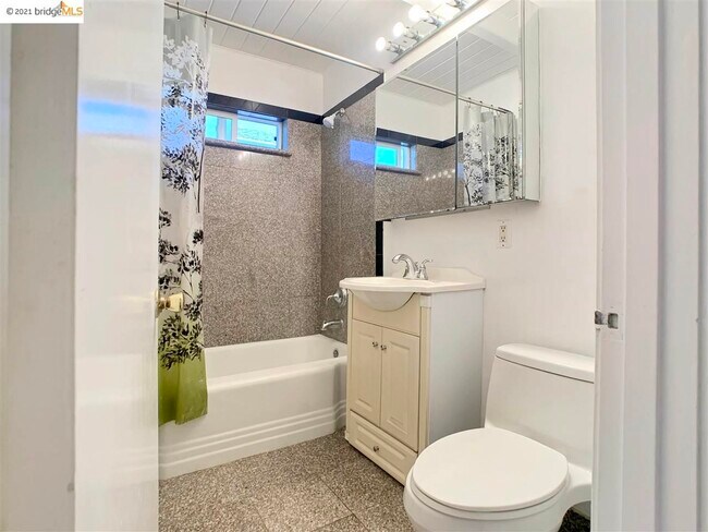 Building Photo - 929 Liberty St