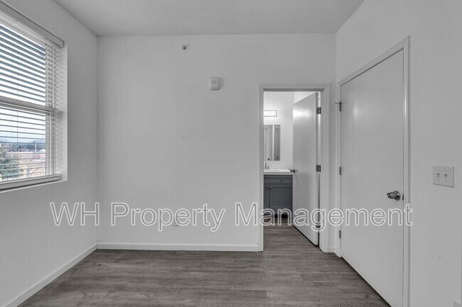 Building Photo - 265 E Old Hickory Blvd