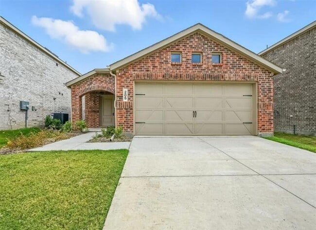 Primary Photo - 205 Ashbrook St