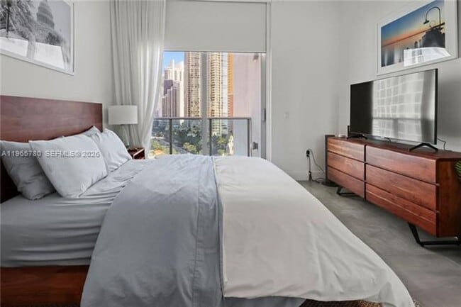 Building Photo - 17550 Collins Ave