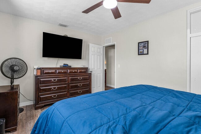 Building Photo - 4780 NE 8th Terrace