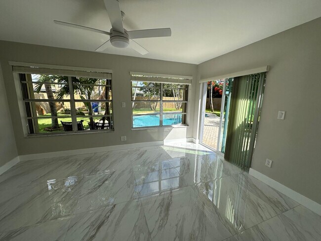 Building Photo - 765 E Dayton Cir